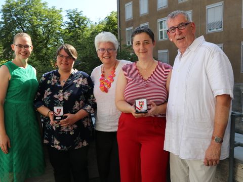 Dominique Hensel erhält die Bezirksverdienstmedaille 2025